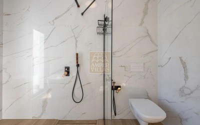 Preciosa villa moderna todo en una planta.